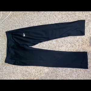 Nike black cropped leggings